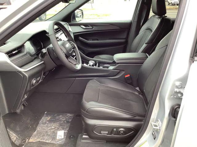 2025 Jeep Grand Cherokee Altitude 4x4