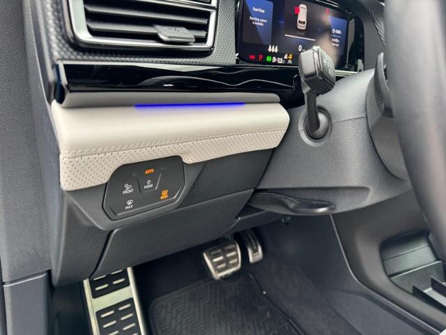 2025 Volkswagen Atlas Cross Sport 2.0T SEL Premium R-Line