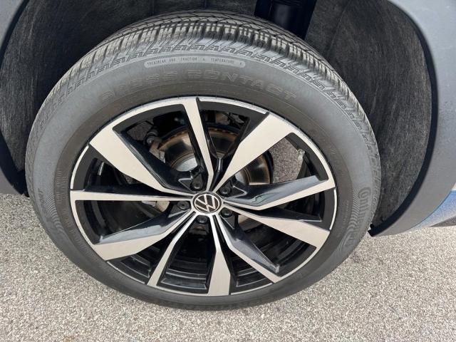 2025 Volkswagen Atlas Cross Sport 2.0T SEL Premium R-Line