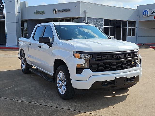 2022 Chevrolet Silverado 1500 4WD Crew Cab Short Bed Custom 2022 Chevrolet Silverado 1500 4WD Crew Cab Short Bed Custom