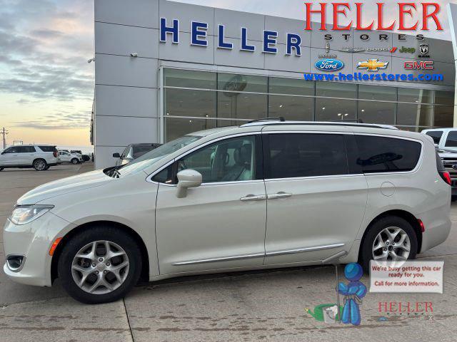 2017 Chrysler Pacifica Touring-L Plus 2017 Chrysler Pacifica Touring-L Plus