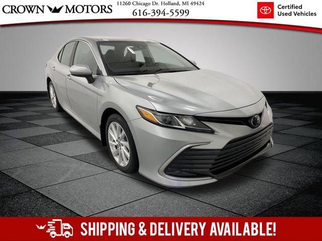 2023 Toyota Camry LE's photo