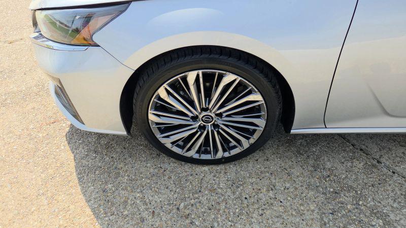 2023 Nissan Altima SL FWD