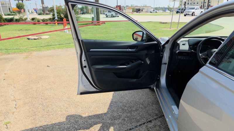 2023 Nissan Altima SL FWD
