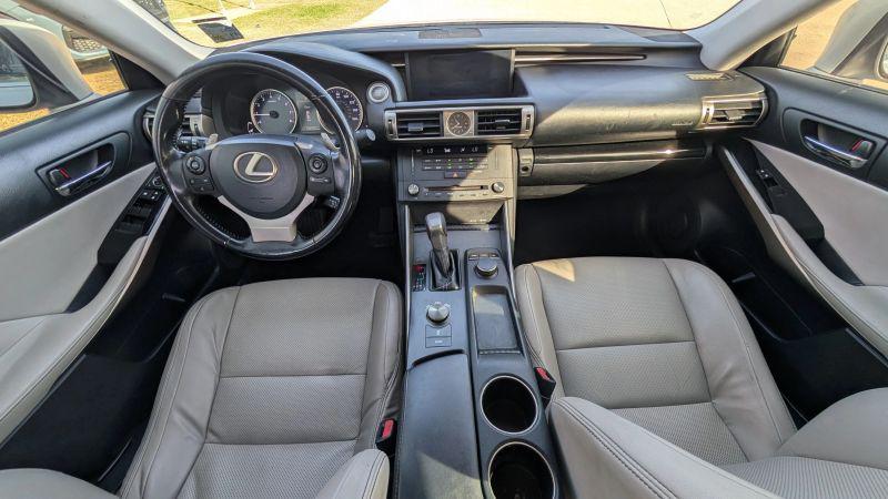 2016 Lexus IS 200t 200t