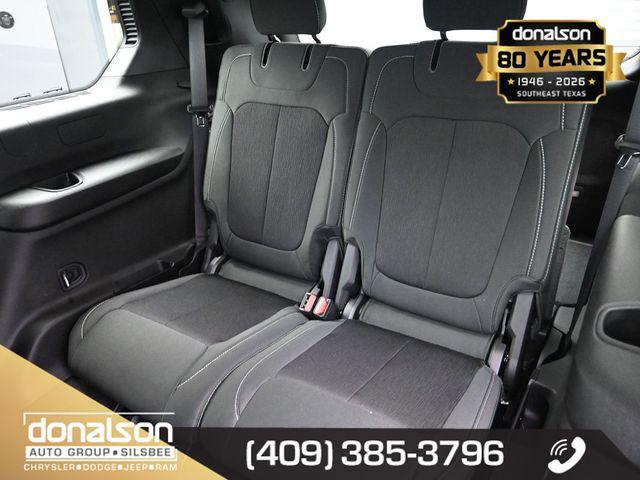 2025 Jeep Grand Cherokee L Laredo 4x2