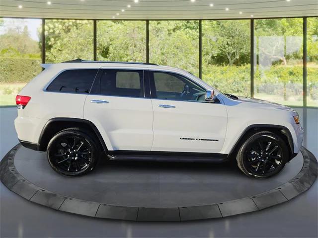 2017 Jeep Grand Cherokee Limited 4x4 2017 Jeep Grand Cherokee Limited 4x4