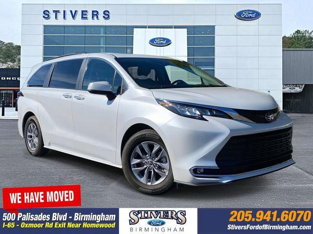 2022 Toyota Sienna XLE 2022 Toyota Sienna XLE