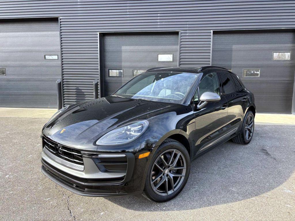 /2025 Porsche Macan