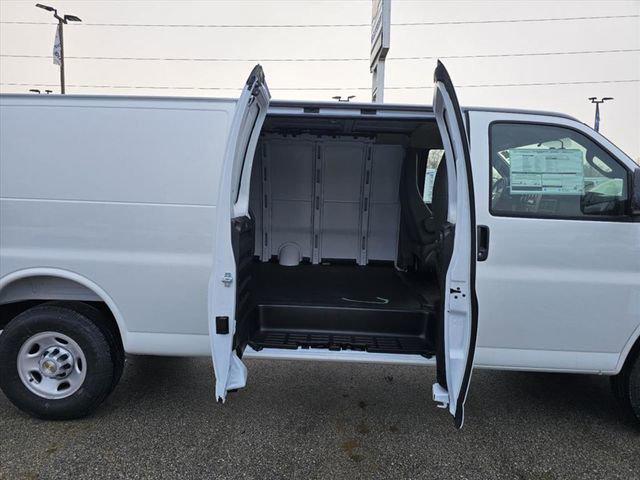 2025 Chevrolet Express Cargo Van RWD 3500 Extended Wheelbase WT