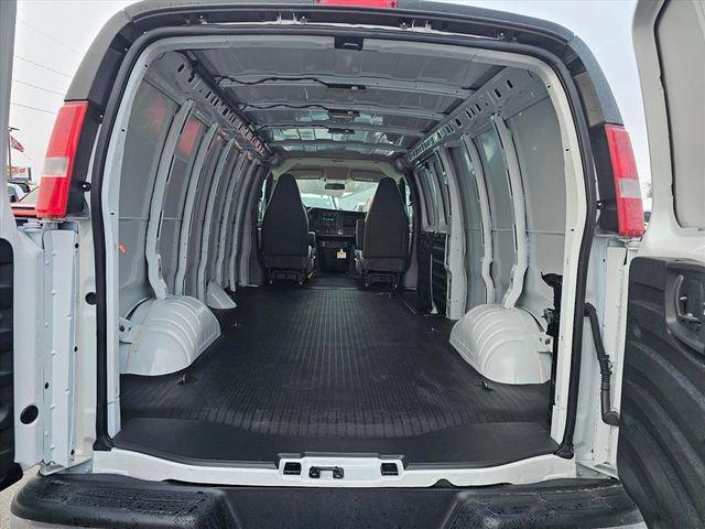 2025 Chevrolet Express Cargo Van RWD 3500 Extended Wheelbase WT