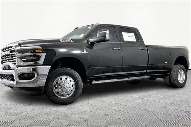 2026 RAM Ram 3500 RAM 3500 TRADESMAN CREW CAB 4X4 8 BOX