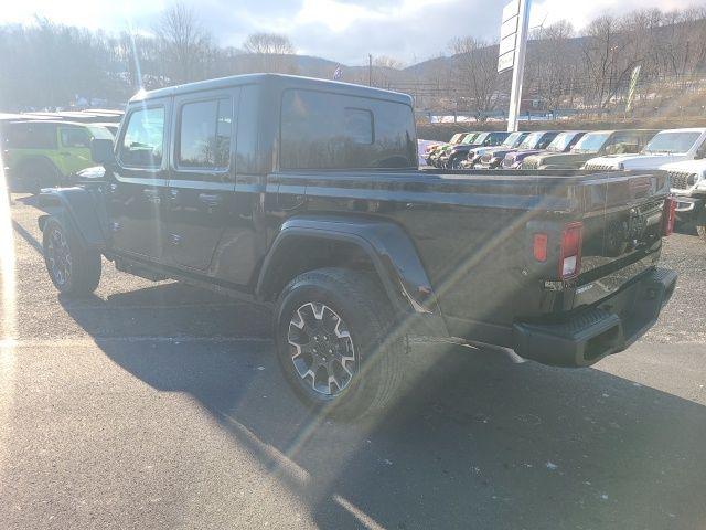 2026 Jeep Gladiator GLADIATOR SAHARA 4X4 2026 Jeep Gladiator GLADIATOR SAHARA 4X4
