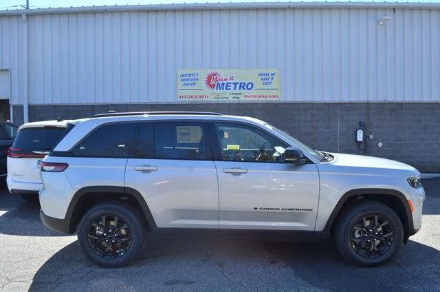 2026 Jeep Grand Cherokee GRAND CHEROKEE LAREDO ALTITUDE 4X4