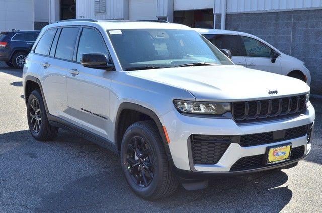 2026 Jeep Grand Cherokee GRAND CHEROKEE LAREDO ALTITUDE 4X4 2026 Jeep Grand Cherokee GRAND CHEROKEE LAREDO ALTITUDE 4X4