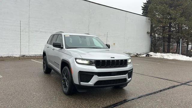 2026 Jeep Grand Cherokee Altitude 4x4