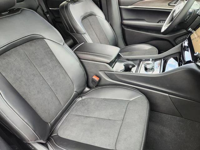 2026 Jeep Grand Cherokee Altitude 4x4