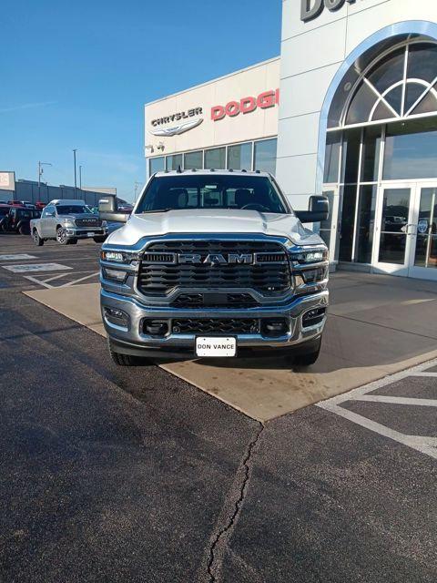 2026 RAM Ram 3500 RAM 3500 TRADESMAN CREW CAB 4X4 64 BOX