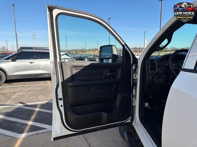 2026 RAM Ram 3500 Chassis Cab RAM 3500 TRADESMAN CREW CAB CHASSIS 4X4 60 CA