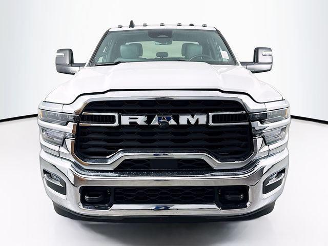 2026 RAM Ram 3500 Chassis Cab RAM 3500 TRADESMAN CREW CAB CHASSIS 4X4 60 CA