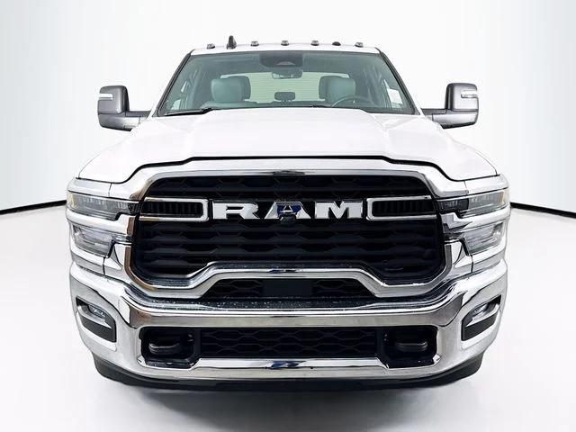 2026 RAM Ram 3500 Chassis Cab RAM 3500 TRADESMAN CREW CAB CHASSIS 4X4 60 CA 2026 RAM Ram 3500 Chassis Cab RAM 3500 TRADESMAN CREW CAB CHASSIS 4X4 60 CA