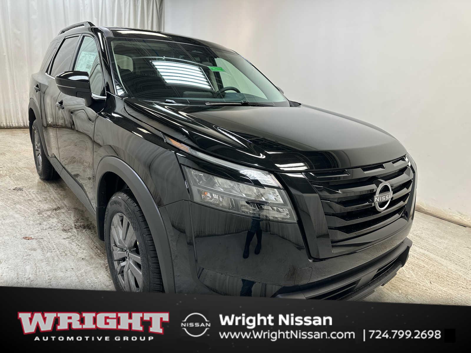 2025 Nissan Pathfinder SV's photo