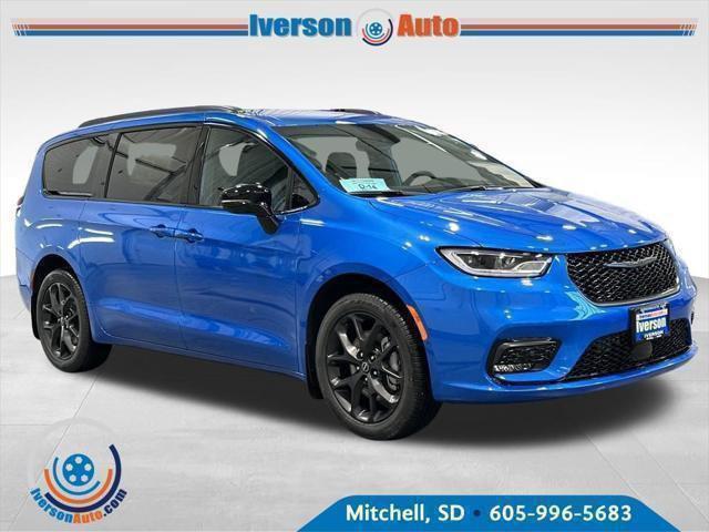 2026 Chrysler Pacifica PACIFICA SELECT AWD