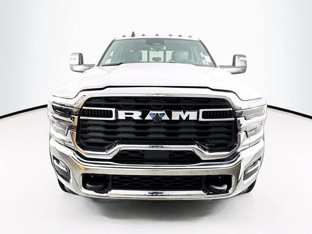 2026 RAM Ram 5500 Chassis Cab RAM 5500 TRADESMAN CHASSIS CREW CAB 4X4 84 CA