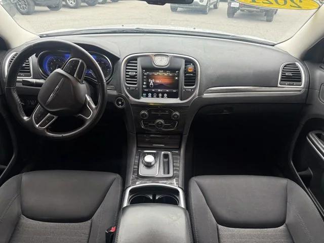 2021 Chrysler 300 Touring 2021 Chrysler 300 Touring