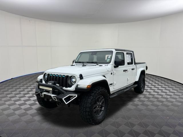 2024 Jeep Gladiator Sport S
