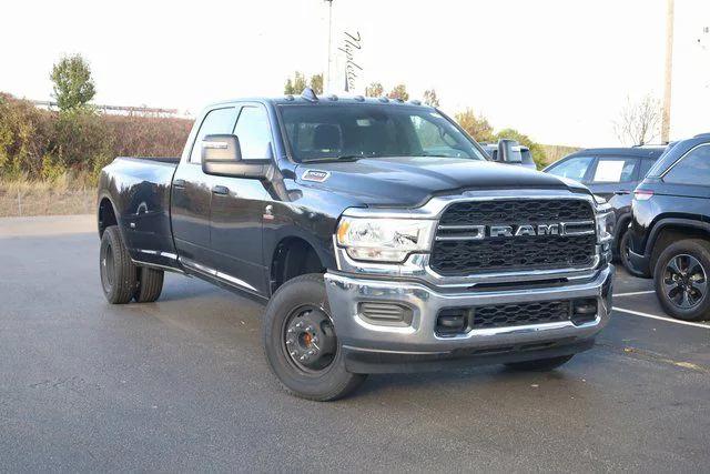 2024 RAM 3500 Tradesman Crew Cab 4x4 8 Box