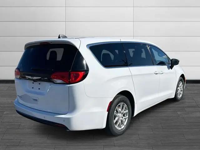 2026 Chrysler Voyager LX