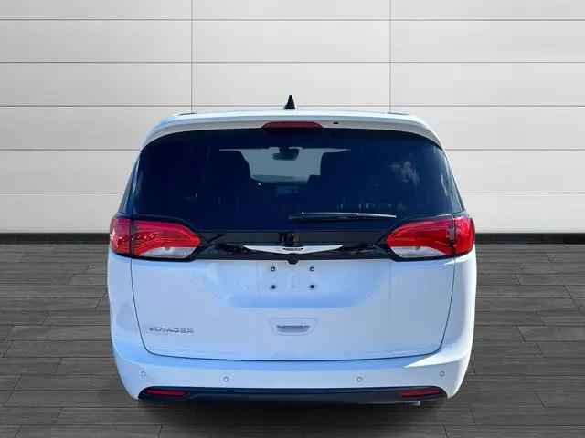 2026 Chrysler Voyager LX
