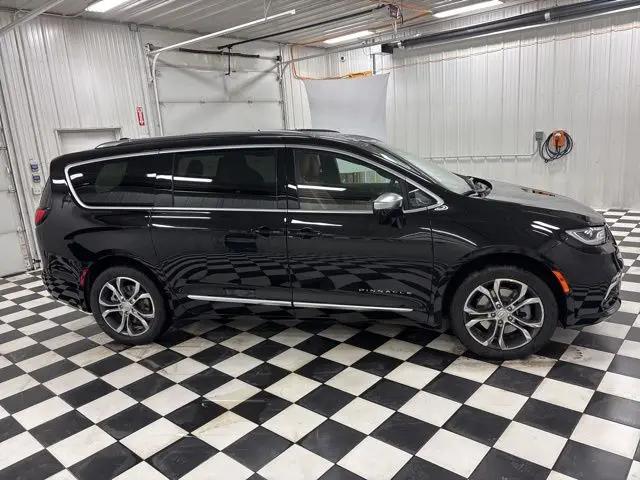 2026 Chrysler Pacifica Pinnacle AWD