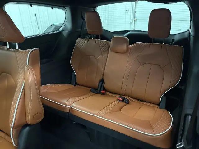 2026 Chrysler Pacifica Pinnacle AWD