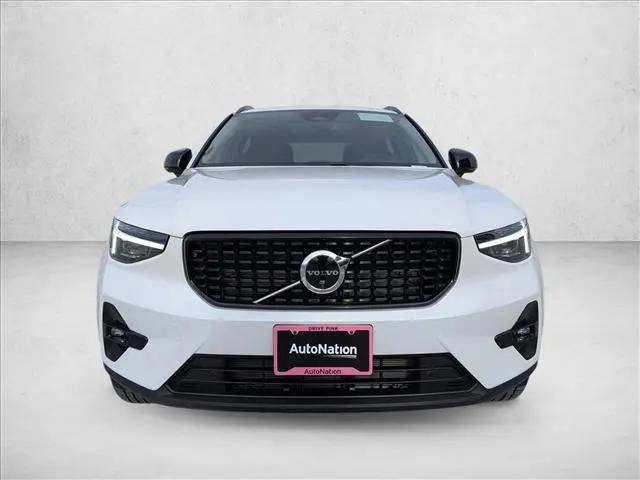 2026 Volvo XC40 Plus, B5 AWD Gas (mild hybrid), Dark