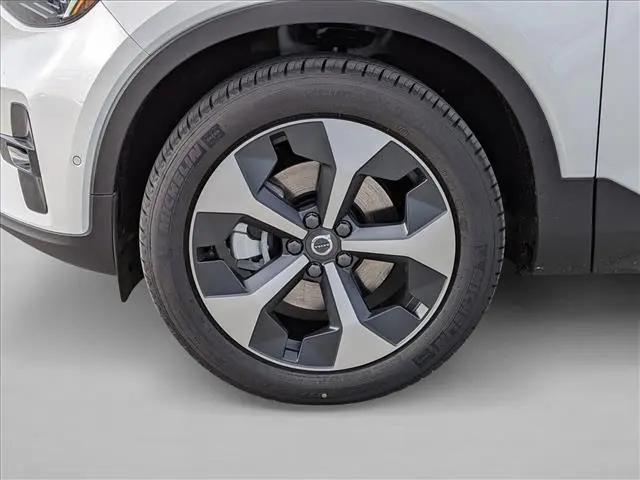 2026 Volvo XC40 Plus, B5 AWD Gas (mild hybrid), Dark