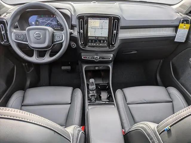 2026 Volvo XC40 Plus, B5 AWD Gas (mild hybrid), Dark