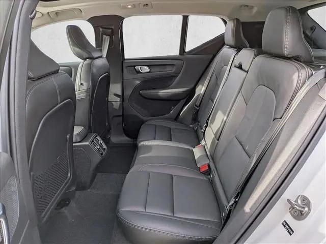 2026 Volvo XC40 Plus, B5 AWD Gas (mild hybrid), Dark