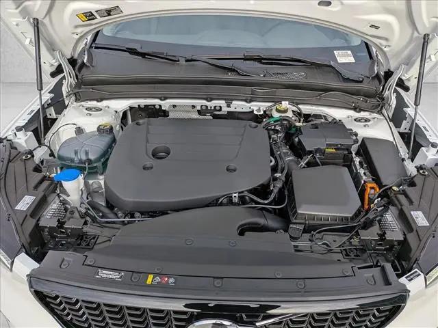 2026 Volvo XC40 Plus, B5 AWD Gas (mild hybrid), Dark