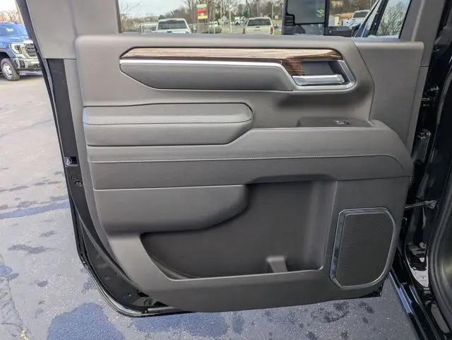 2026 GMC Sierra 2500HD Crew Cab, Standard Bed, SLE, 4WD