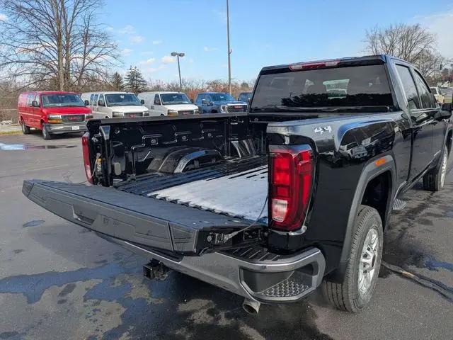 2026 GMC Sierra 2500HD Crew Cab, Standard Bed, SLE, 4WD