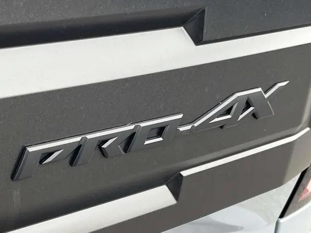 2026 Nissan Frontier Crew Cab Long Bed PRO-4X 4x4