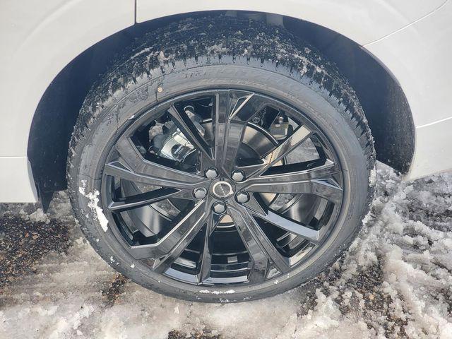 2026 Volvo XC60 B5 Ultra Black Edition