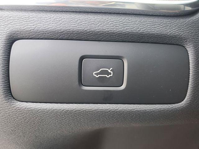 2026 Volvo XC60 B5 Ultra Black Edition