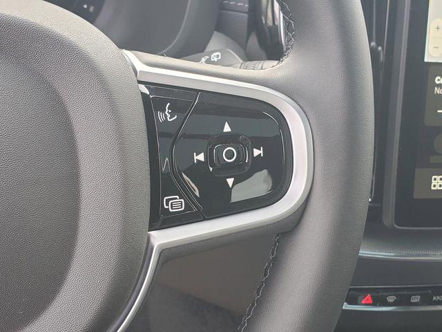 2026 Volvo XC60 B5 Ultra Black Edition