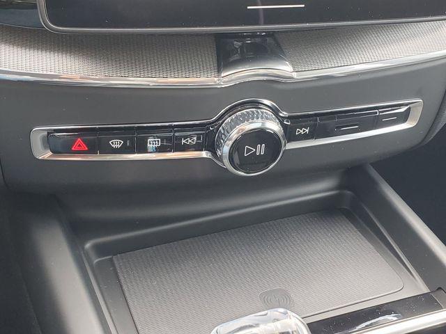 2026 Volvo XC60 B5 Ultra Black Edition