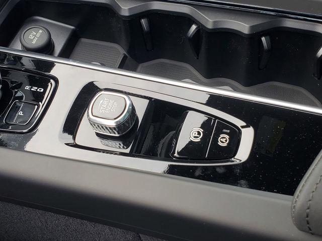 2026 Volvo XC60 B5 Ultra Black Edition