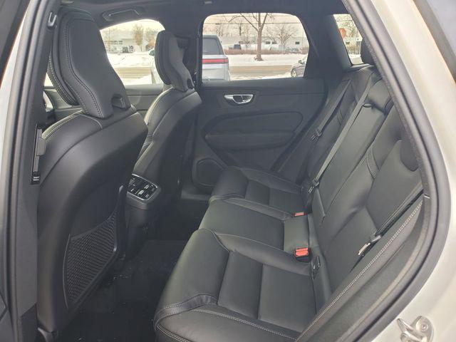 2026 Volvo XC60 B5 Ultra Black Edition