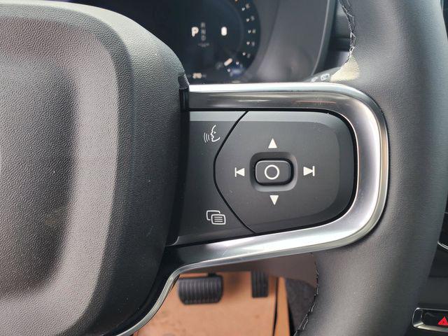 2026 Volvo XC40 B5 Ultra Black Edition